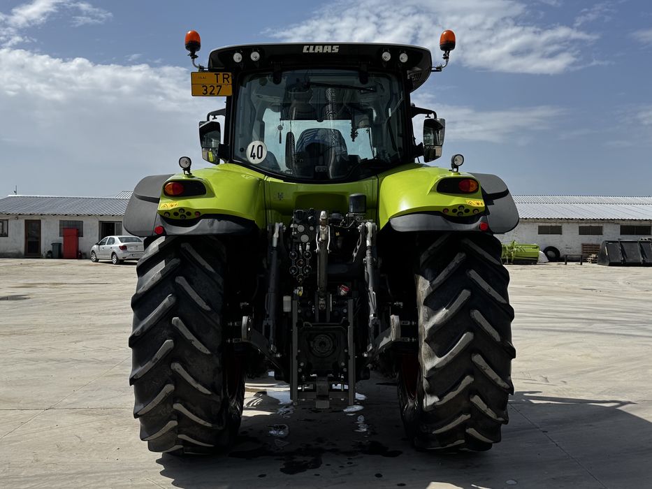 Claas Axion 810.