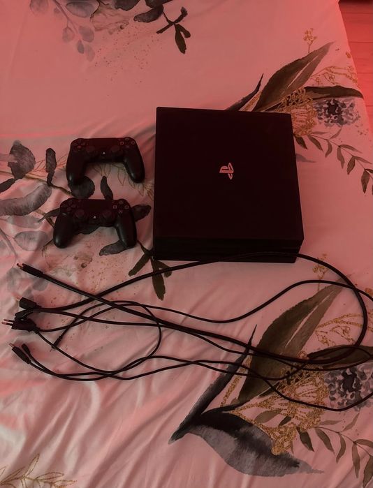 vand playsation 4 pro in stare foarte buna ca nou