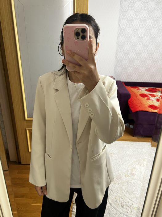 бежевый красивый пиджак