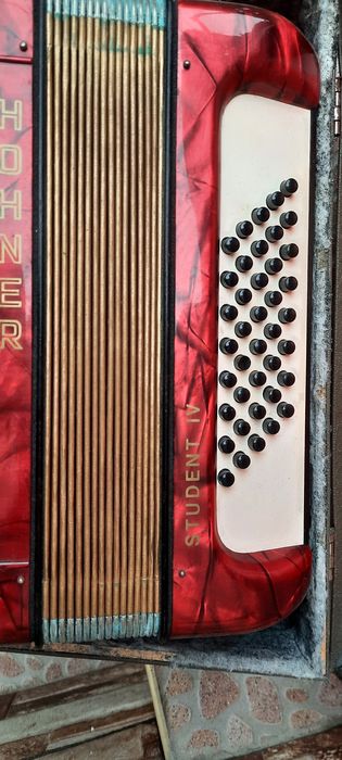 Акордеон.      Hohner Student IV