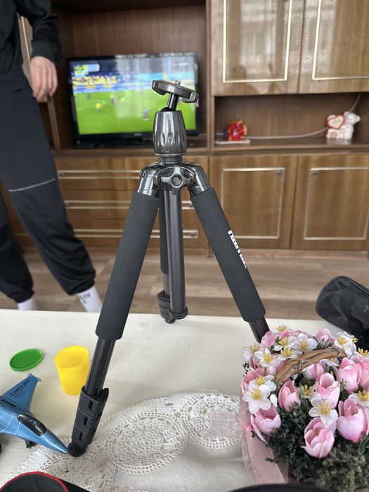 Дигитален фотоапарат Canon EOS 550D + EF-S 18-55мм DC + EF 75-300мм DC