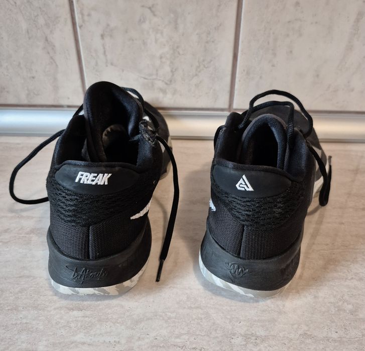 Adidasi de baschet Nike