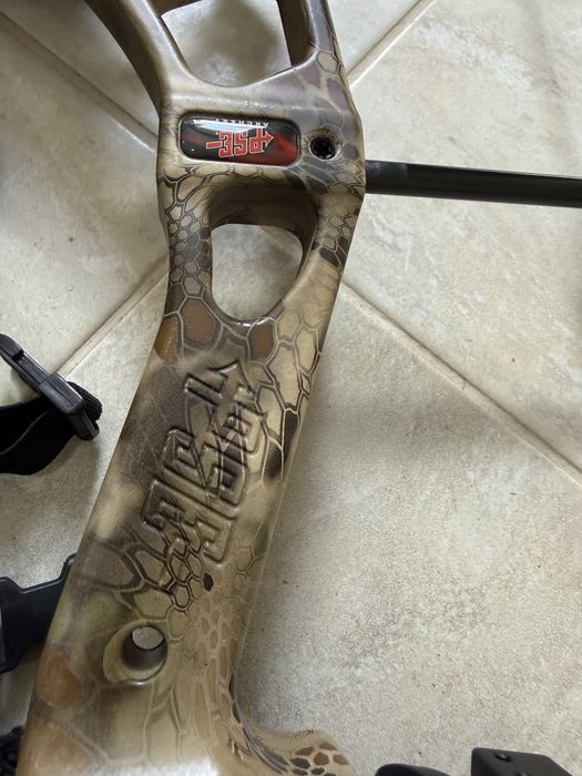 Продавам компаунден лък PSE Stinger 50 lbs – пълен комплект