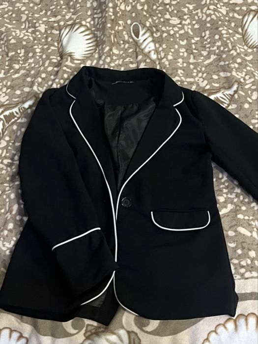 пиджак черный с белыми вставками