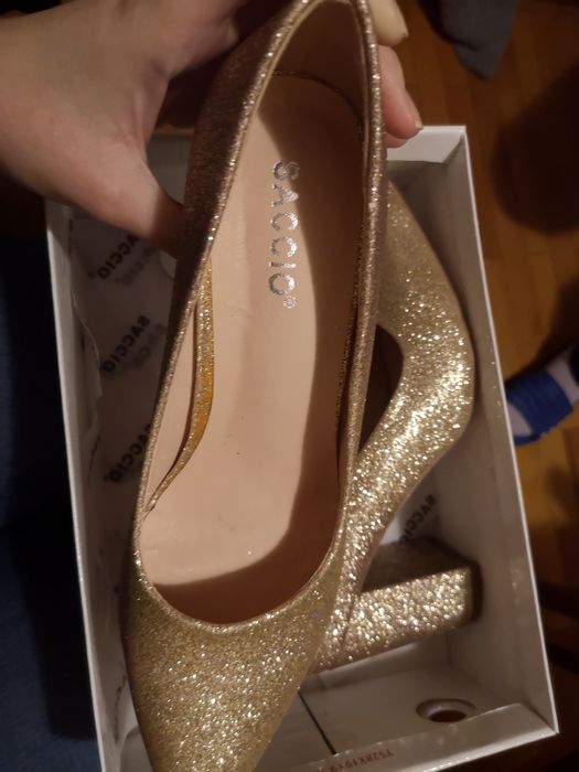 Vand pantofi aurii cu sclipici