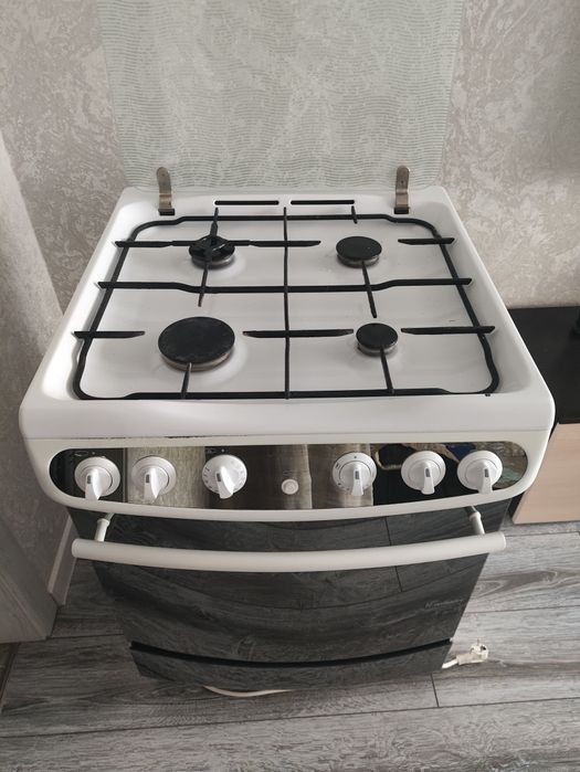 Продам газовую плиту Kaiser б/у