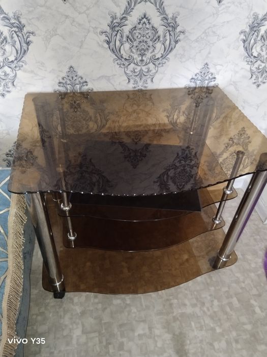 Продам стеклянный столик