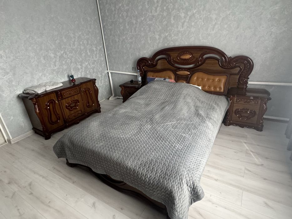 Продам спальный гарнитур