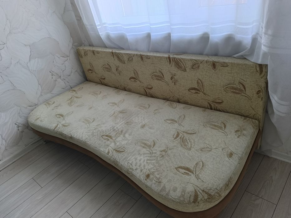 Продаётся диван (компактный, удобный)