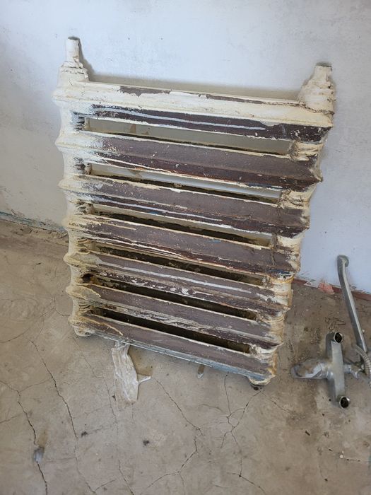 Продам чугунную ванну и батарею