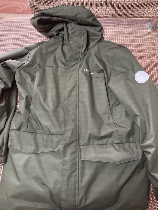 Продам утепленную куртку для мальчика