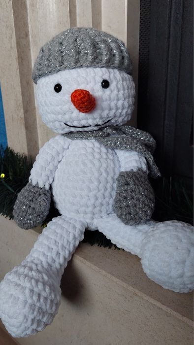 Плюшено мече и снежен човек