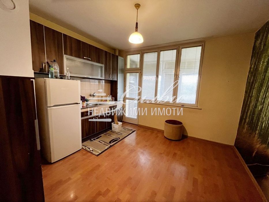 Продава се Двустаен апартамент в Шумен, Тракия - 65 кв.м за 1424 €/кв.м - Снимка #5