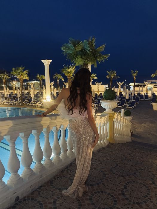 Луксозна абитуриентска рокля с камъни и пера  XS/S, носена 2 пъти