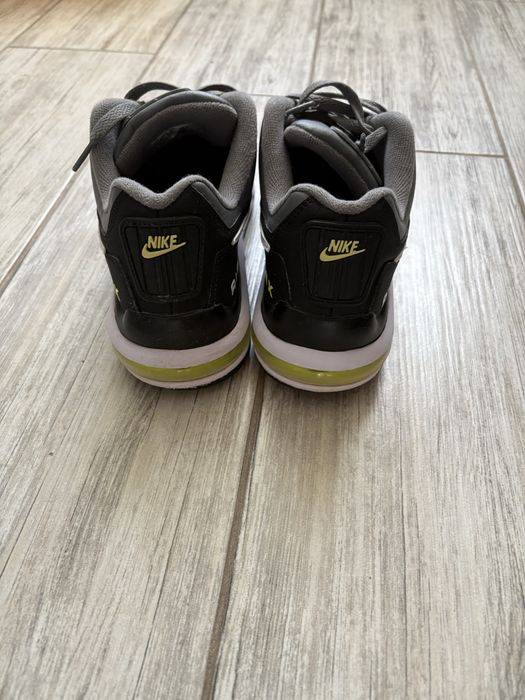 NIKE AIR Max Ltd 3