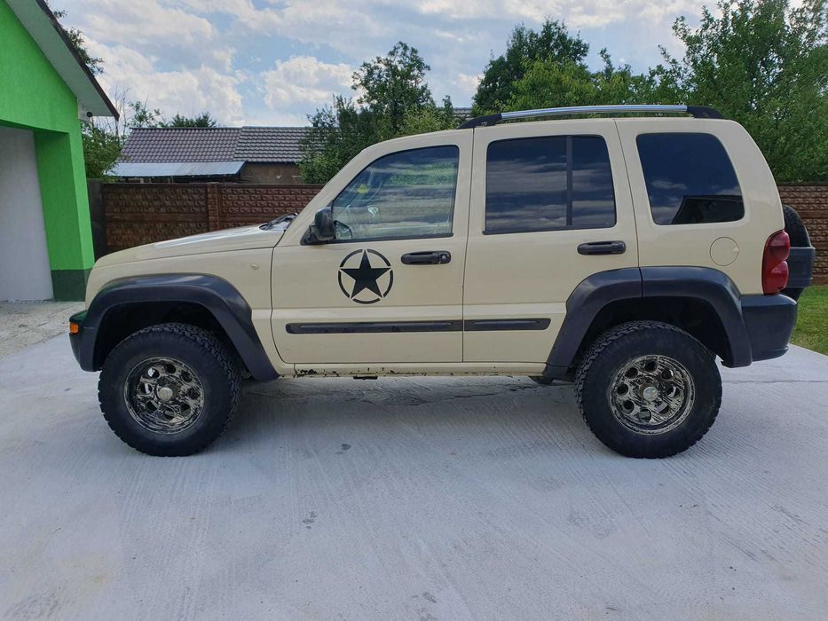 Vând 2 Jeep-uri Cherokee