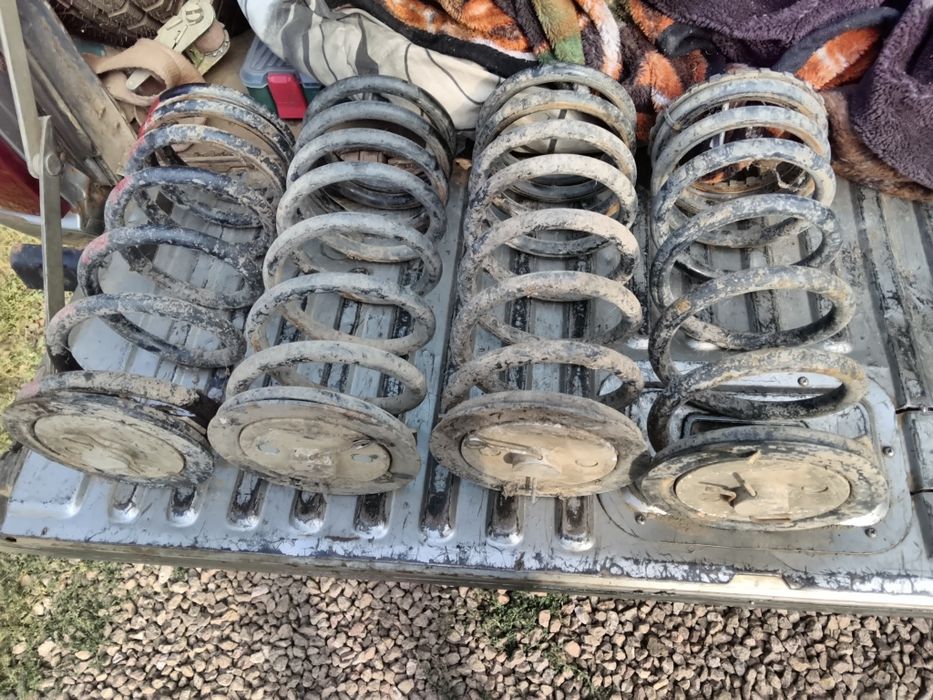 Окачване Range Rover P38  пружини с подложки