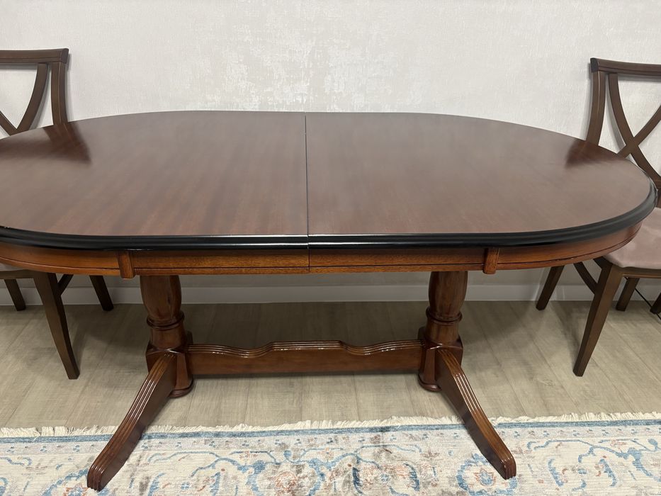 Продаю деревянный стол