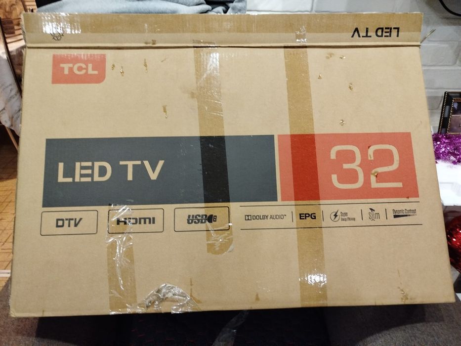 продам телевизор новый упакованный 81 см