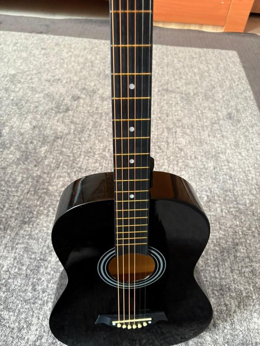 Гитара шұғыл ақша керек болып арзан сатамын