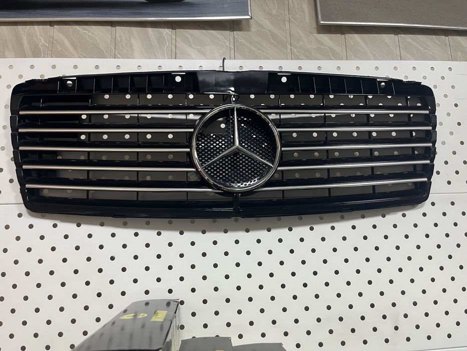 Облицовка, решётка капота W210 до рест