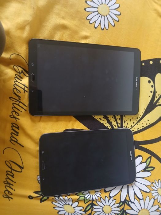 Vând două tablete Samsung