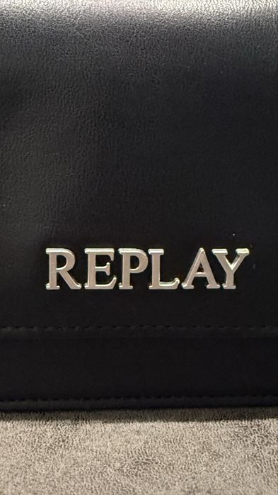 Чисто нова дамска чанта REPLAY – черна, с верижка и звездни елементи