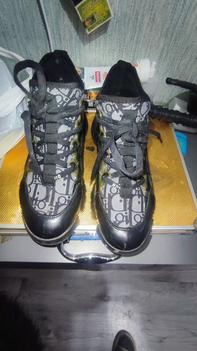 Продам кроссовки DIOR