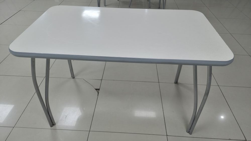 Продам кухонный стол