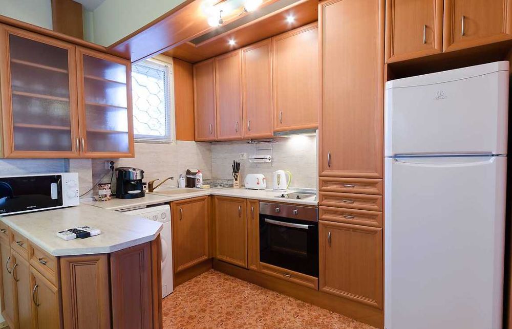 Дава се под наем Двустаен апартамент в Бургас, Център - 70 кв.м за 255 € - Снимка #1