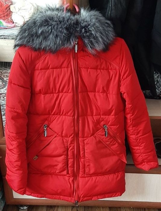 Красная теплая куртка!