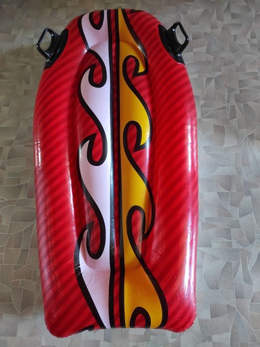 Надувной матрас круг для плавания.