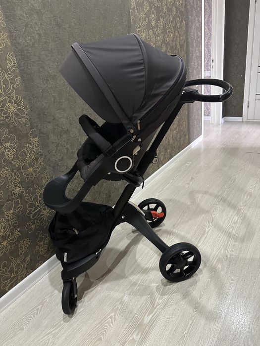 Коляска детская модная