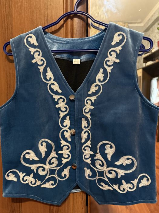 Продам жилетку на мальчика