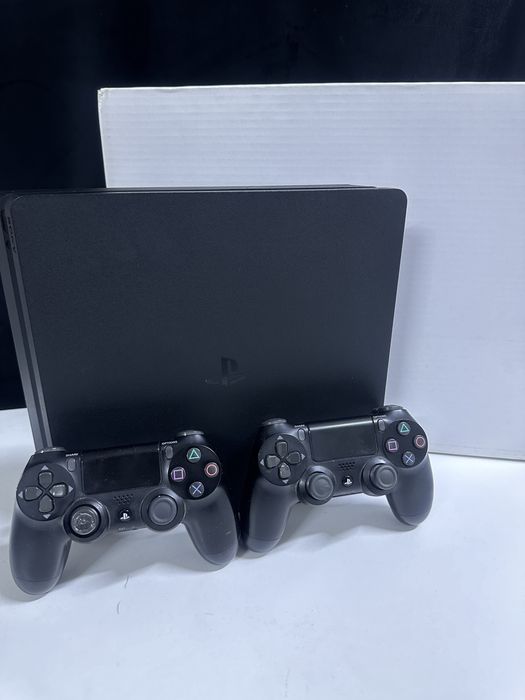 PS4 Slim с двумя джойстиками Память: 1TB