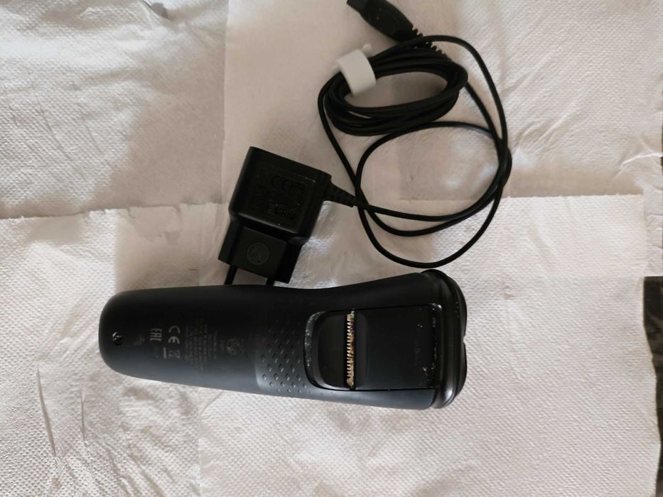 Aparat de ras Philips Seria 1000 S1231/41, CloseCut, Pop-up trimmer