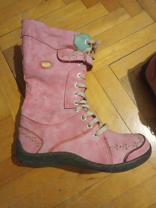 Дамски ботуши чисто нови