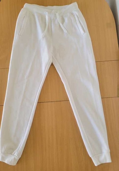 Pantaloni de trening albi L noi + bluza