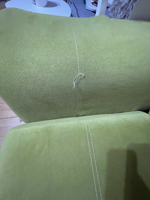 Дивани два едни и същи само че са различни цветове