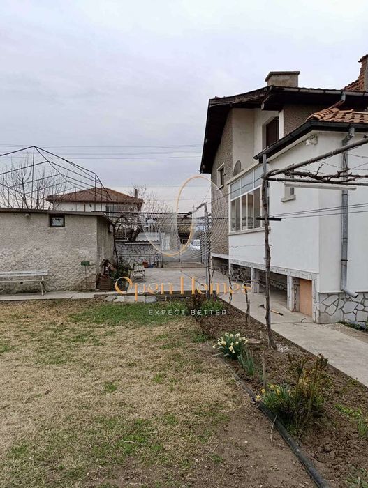 Обзаведена къща в с. Главиница