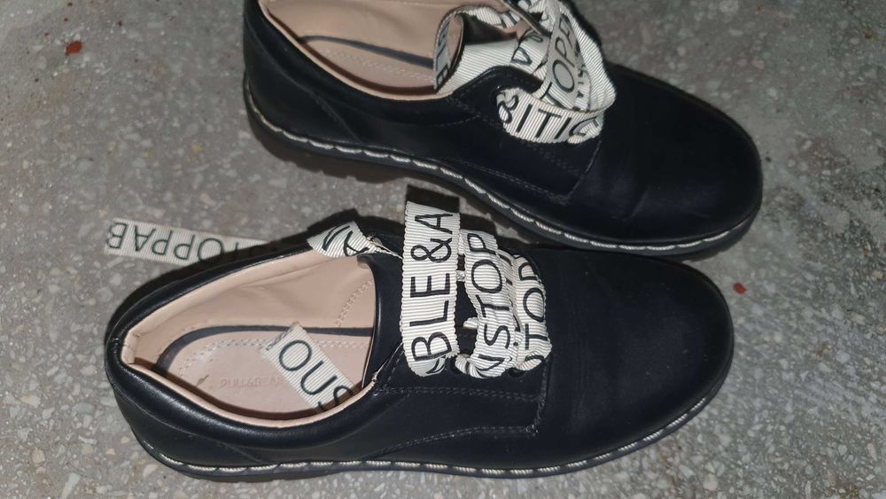 Pantofi de damă nr. 37 Pull&Bear Spain piele