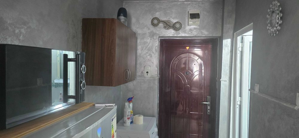 Proprietar vand  Garsoniera zona centrala Tribunal,etaj 1, renovata, Pret avantajos 42000 euro .