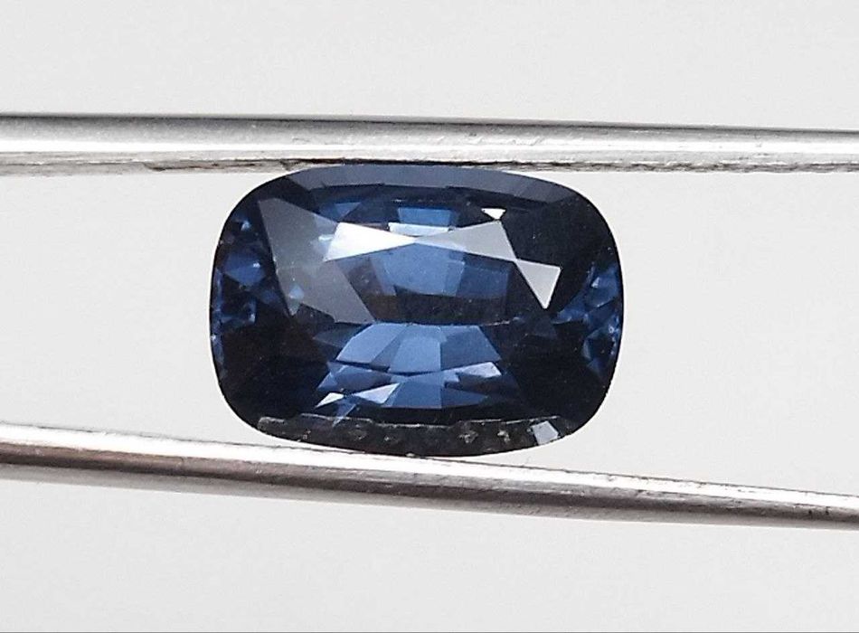 Рядък цвят шпинел 2.20кт! GIA сертификат! НОВ!