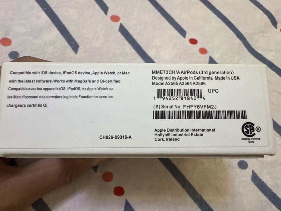 AirPods 4 новый.