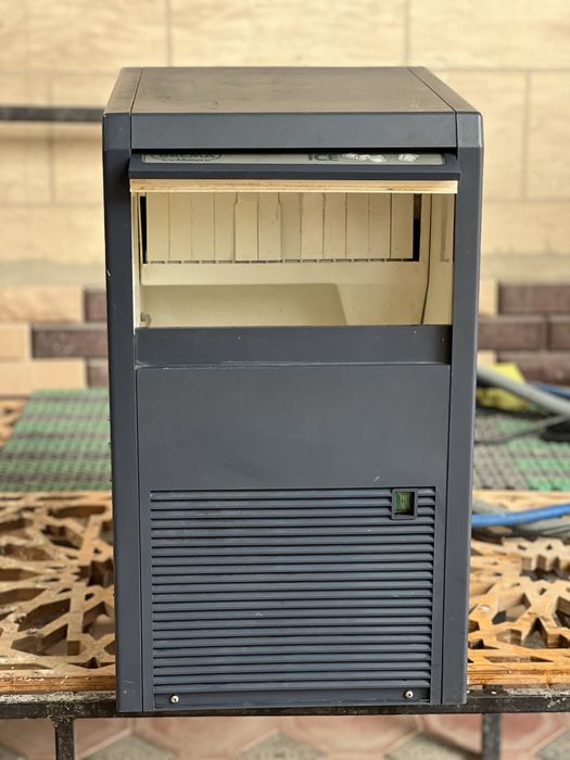 Продам профессиональный льдогенератор BREMA Ice Makers