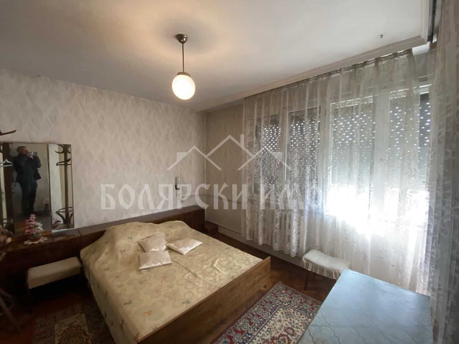 Продава се Тристаен апартамент в Велико Търново, Център - 115 кв.м за 1174 €/кв.м - Снимка #2
