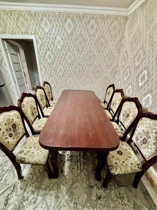 Продам Стол и стулья