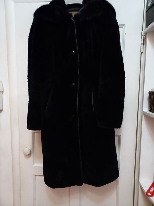Шуба натуральный мутон с капюшоном