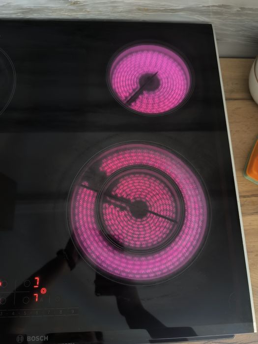 Продам электроплиту Bosch