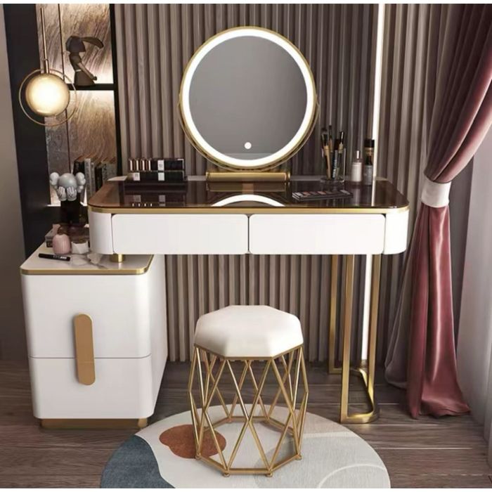 Елегантна и компактна тоалетка